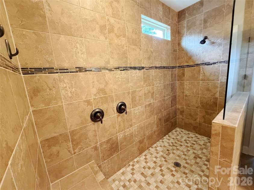 10403 Drake Hill Drive, Huntersville, NC 28078.  MLS# CAR4384234, YatesRealty ID 26037. 