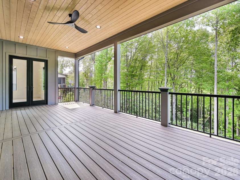 18 Erin Glen Court, Fairview, NC 28730.  MLS# CAR4378073, YatesRealty ID 26038. 