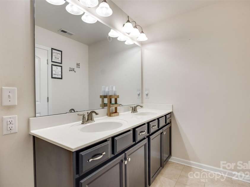 1553 Arcadia Bluff Drive, York, SC 29745.  MLS# CAR4258275, YatesRealty ID 26039. 