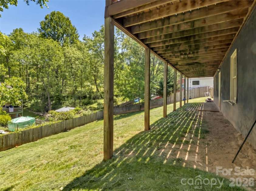 252 Oak Park Drive, Clyde, NC 28721.  MLS# CAR4381377, YatesRealty ID 26039. 