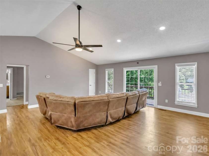 252 Oak Park Drive, Clyde, NC 28721.  MLS# CAR4381377, YatesRealty ID 26039. 