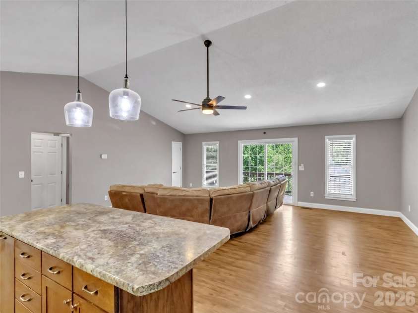 252 Oak Park Drive, Clyde, NC 28721.  MLS# CAR4381377, YatesRealty ID 26039. 