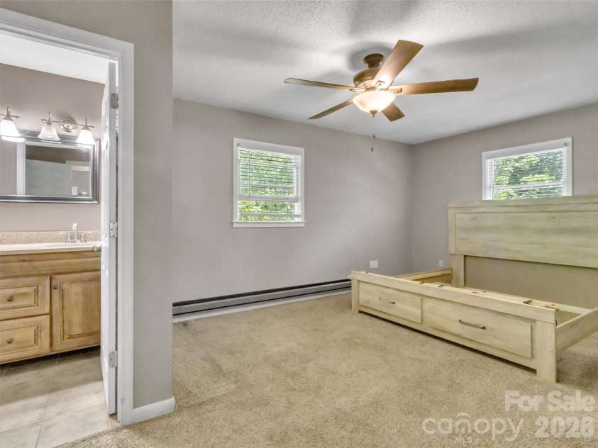 252 Oak Park Drive, Clyde, NC 28721.  MLS# CAR4381377, YatesRealty ID 26039. 