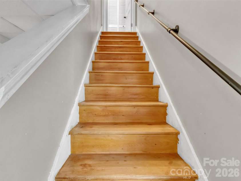 252 Oak Park Drive, Clyde, NC 28721.  MLS# CAR4381377, YatesRealty ID 26039. 