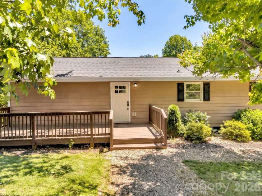 252 Oak Park Drive, Clyde, NC 28721.  MLS# CAR4381377, YatesRealty ID 26039. Front entrance