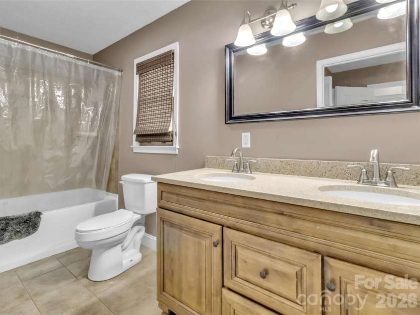 252 Oak Park Drive, Clyde, NC 28721.  MLS# CAR4381377, YatesRealty ID 26039. Primary bath