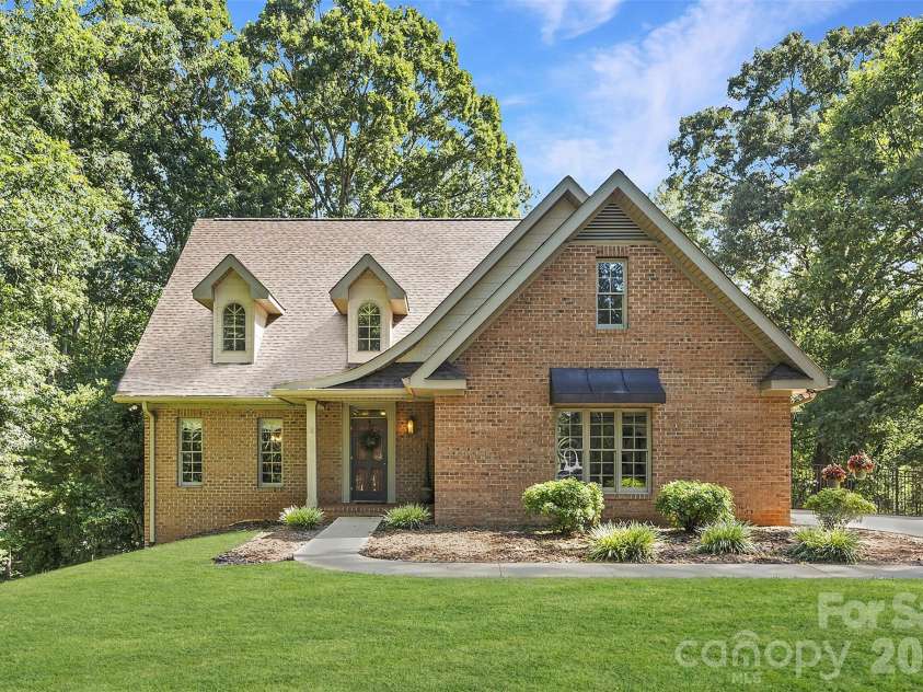 104 Tallwood Drive, Shelby, NC 28152.  MLS# CAR4280185, YatesRealty ID 2604. 