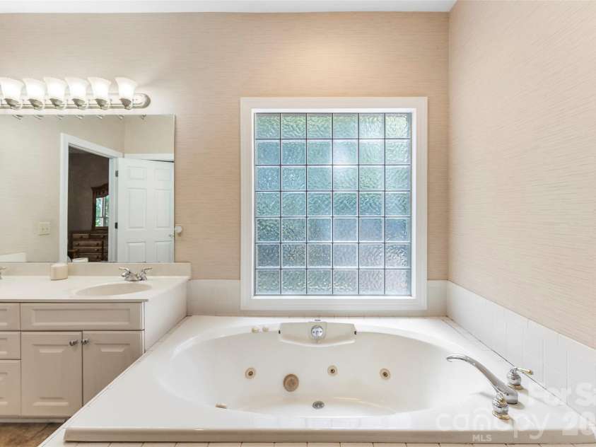 104 Tallwood Drive, Shelby, NC 28152.  MLS# CAR4280185, YatesRealty ID 2604. 