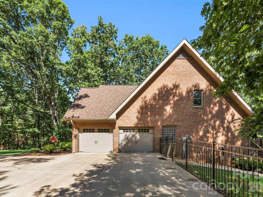 104 Tallwood Drive, Shelby, NC 28152.  MLS# CAR4280185, YatesRealty ID 2604. 