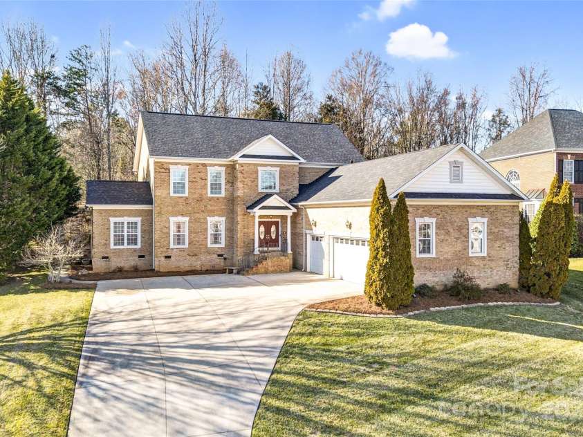 305 Chancelot Lane, Fort Mill, SC 29708.  MLS# CAR4224414, YatesRealty ID 2604. 