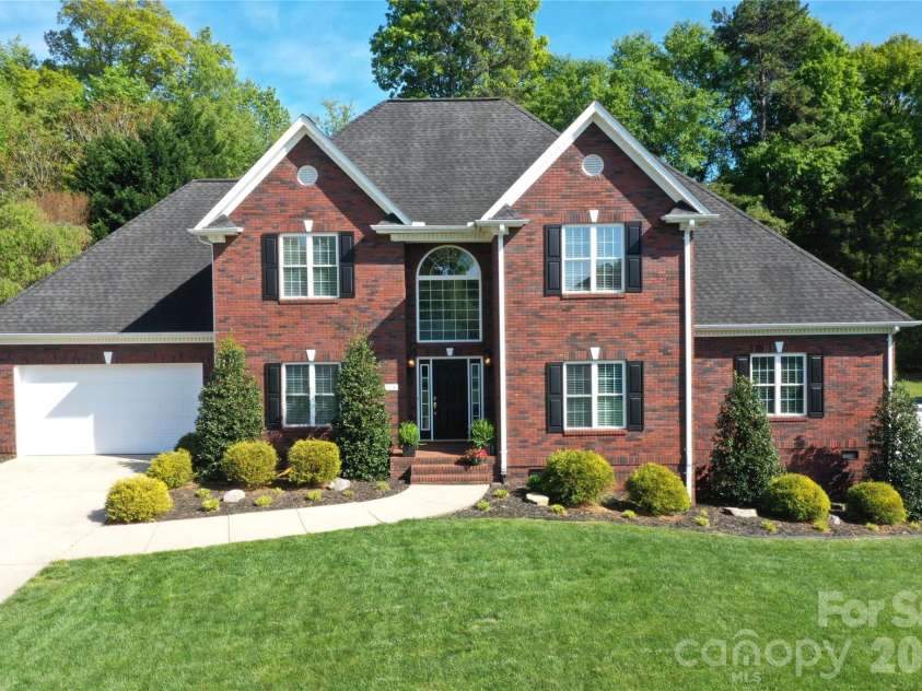 406 5th Avenue, Conover, NC 28613.  MLS# CAR4368101, YatesRealty ID 26041. 