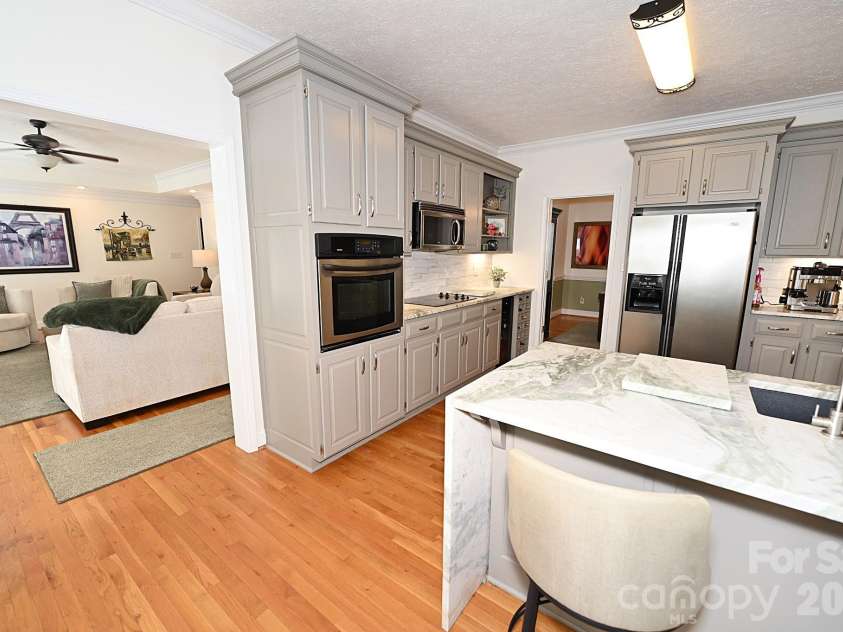 406 5th Avenue, Conover, NC 28613.  MLS# CAR4368101, YatesRealty ID 26041. 