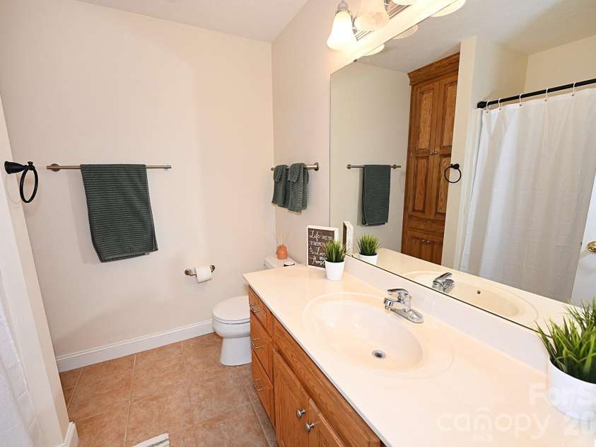 406 5th Avenue, Conover, NC 28613.  MLS# CAR4368101, YatesRealty ID 26041. 