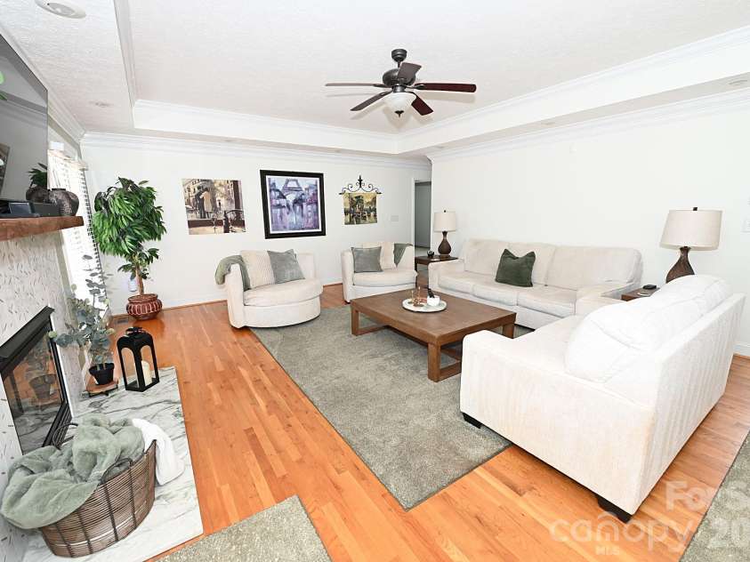 406 5th Avenue, Conover, NC 28613.  MLS# CAR4368101, YatesRealty ID 26041. 