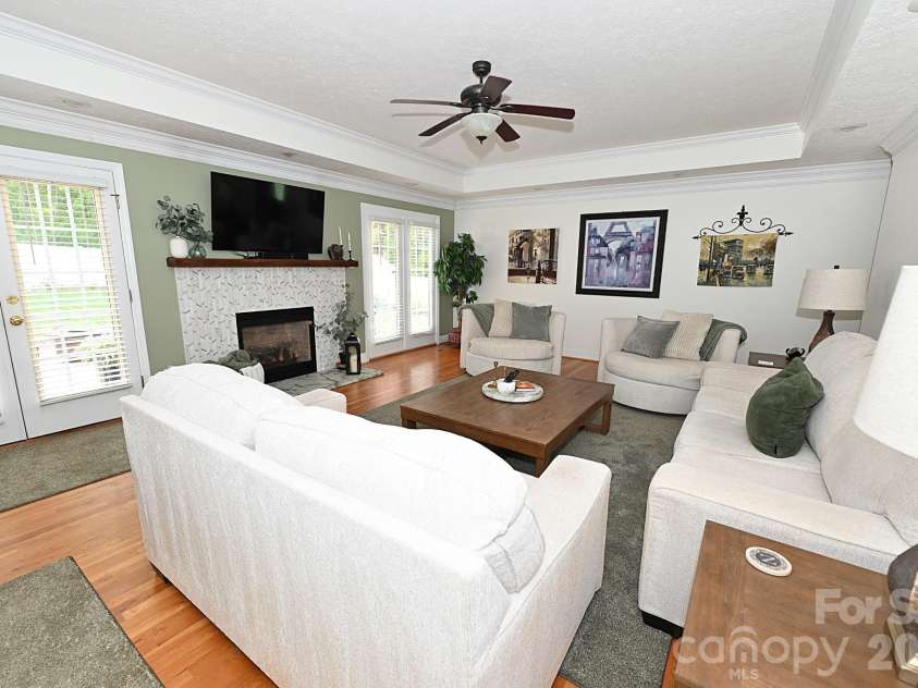 406 5th Avenue, Conover, NC 28613.  MLS# CAR4368101, YatesRealty ID 26041. 