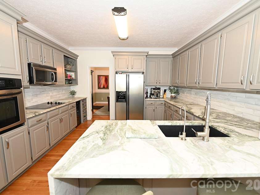 406 5th Avenue, Conover, NC 28613.  MLS# CAR4368101, YatesRealty ID 26041. 