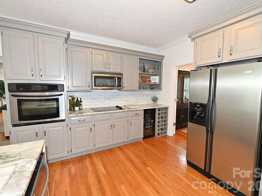 406 5th Avenue, Conover, NC 28613.  MLS# CAR4368101, YatesRealty ID 26041. 