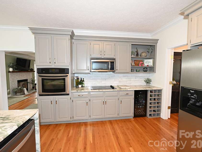 406 5th Avenue, Conover, NC 28613.  MLS# CAR4368101, YatesRealty ID 26041. 