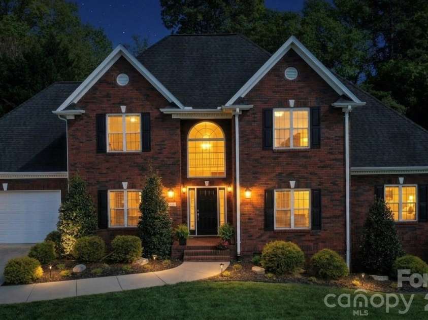 406 5th Avenue, Conover, NC 28613.  MLS# CAR4368101, YatesRealty ID 26041. 