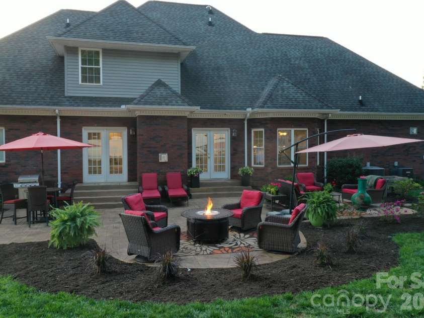 406 5th Avenue, Conover, NC 28613.  MLS# CAR4368101, YatesRealty ID 26041. 