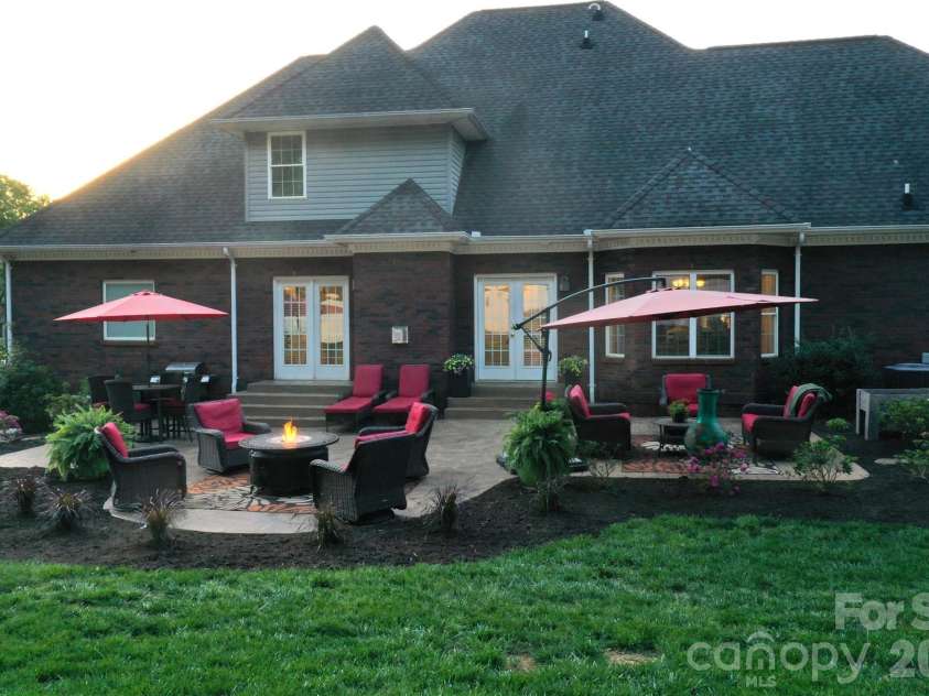 406 5th Avenue, Conover, NC 28613.  MLS# CAR4368101, YatesRealty ID 26041. 