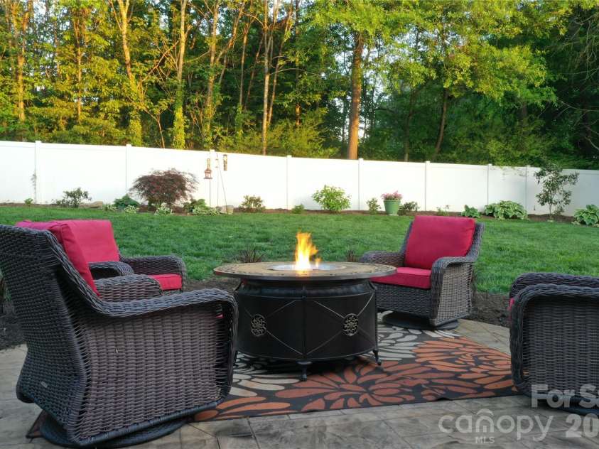 406 5th Avenue, Conover, NC 28613.  MLS# CAR4368101, YatesRealty ID 26041. 