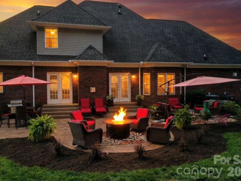 406 5th Avenue, Conover, NC 28613.  MLS# CAR4368101, YatesRealty ID 26041. 