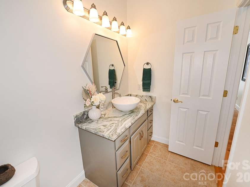 406 5th Avenue, Conover, NC 28613.  MLS# CAR4368101, YatesRealty ID 26041. Half bath-Main Level