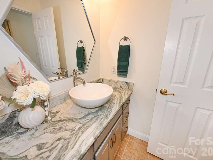 406 5th Avenue, Conover, NC 28613.  MLS# CAR4368101, YatesRealty ID 26041. Half bath-Main Level