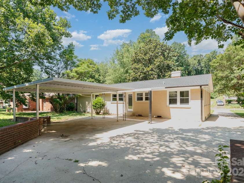 1138 Laurel Street, Salisbury, NC 28144.  MLS# CAR4275626, YatesRealty ID 26042. 
