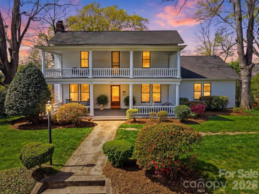 321 9th Street, Hickory, NC 28601.  MLS# CAR4355650, YatesRealty ID 26042. 