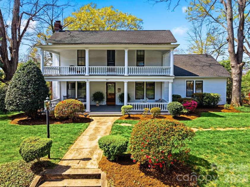 321 9th Street, Hickory, NC 28601.  MLS# CAR4355650, YatesRealty ID 26042. 