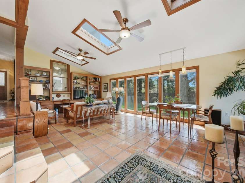 321 9th Street, Hickory, NC 28601.  MLS# CAR4355650, YatesRealty ID 26042. 