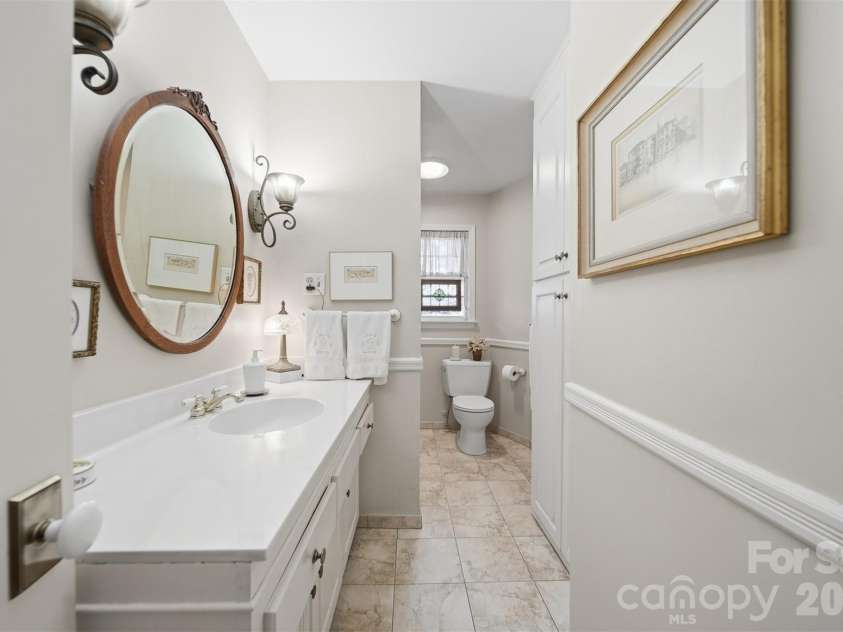 321 9th Street, Hickory, NC 28601.  MLS# CAR4355650, YatesRealty ID 26042. 