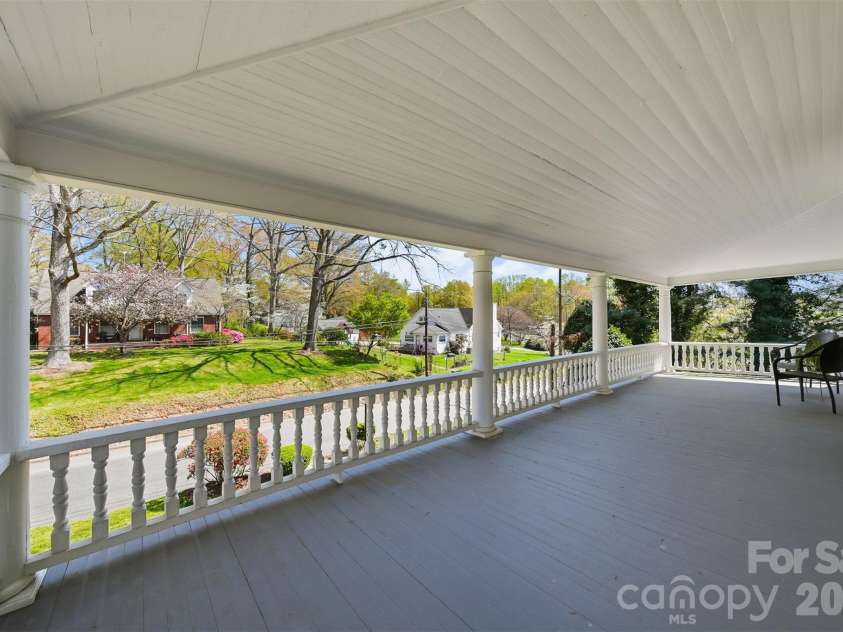 321 9th Street, Hickory, NC 28601.  MLS# CAR4355650, YatesRealty ID 26042. 