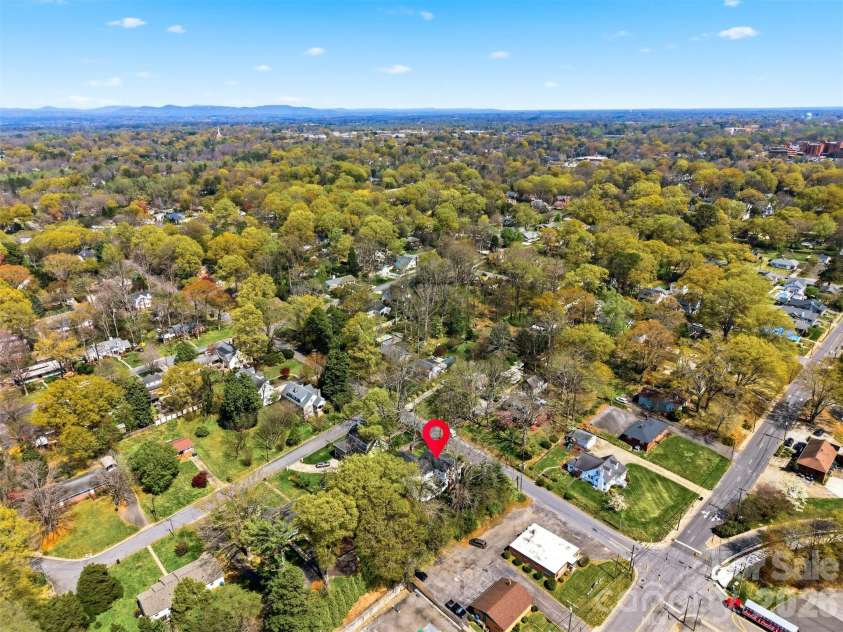 321 9th Street, Hickory, NC 28601.  MLS# CAR4355650, YatesRealty ID 26042. 