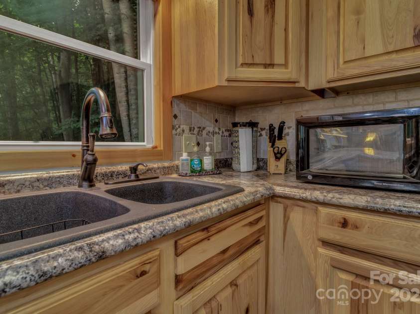 535 Rocky Top Road, Maggie Valley, NC 28751.  MLS# CAR4277929, YatesRealty ID 26043. 