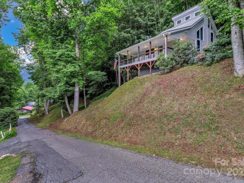 535 Rocky Top Road, Maggie Valley, NC 28751.  MLS# CAR4277929, YatesRealty ID 26043. 