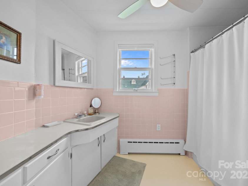 133 Lawson Street, Hot Springs, NC 28743.  MLS# CAR4277872, YatesRealty ID 26044. Primary ground fl bath