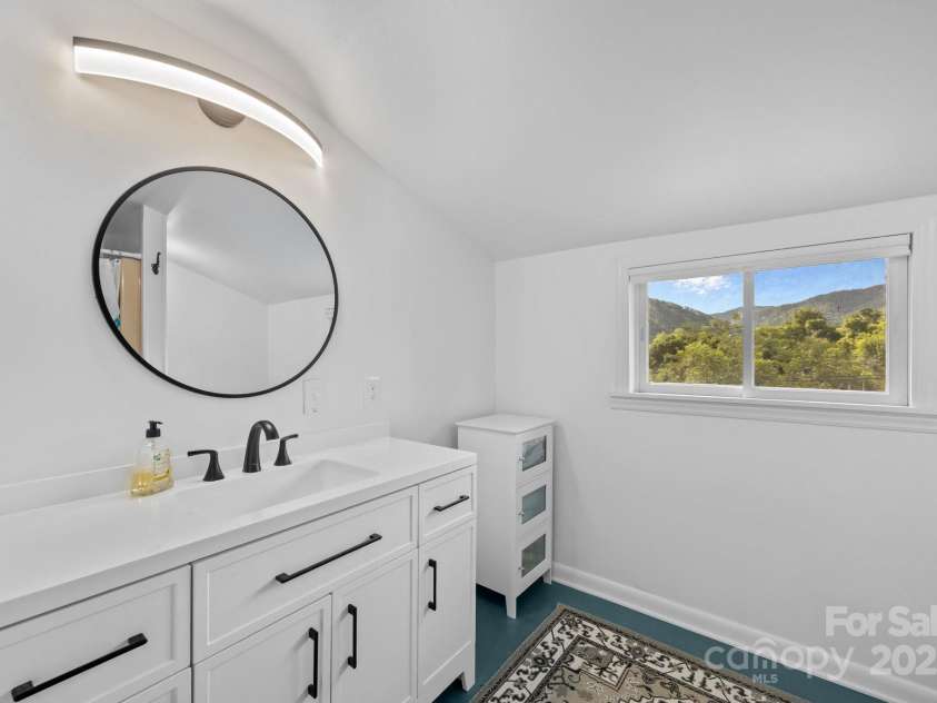 133 Lawson Street, Hot Springs, NC 28743.  MLS# CAR4277872, YatesRealty ID 26044. Upstairs bathroom