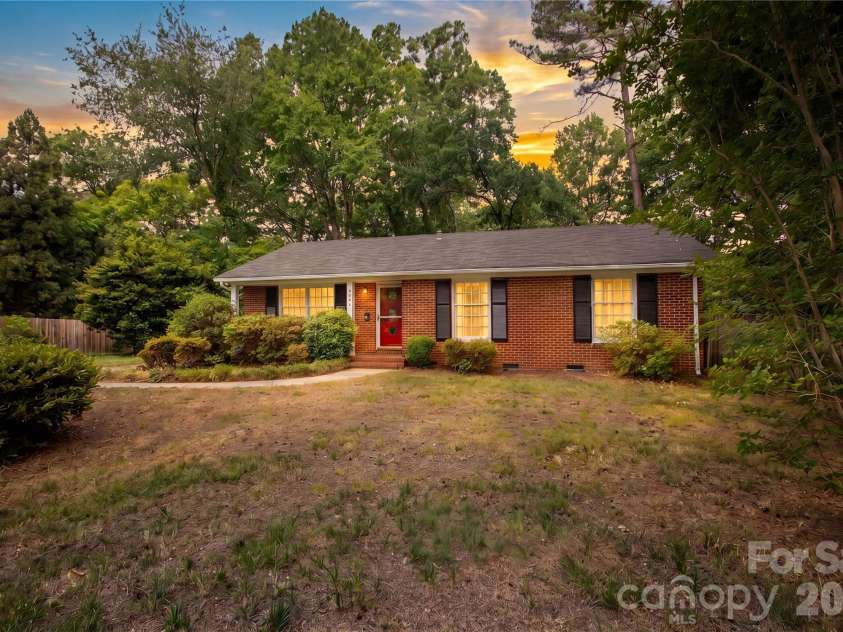 5100 Kimwood Place, Charlotte, NC 28205.  MLS# CAR4385698, YatesRealty ID 26044. 