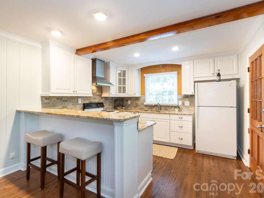 5100 Kimwood Place, Charlotte, NC 28205.  MLS# CAR4385698, YatesRealty ID 26044. 