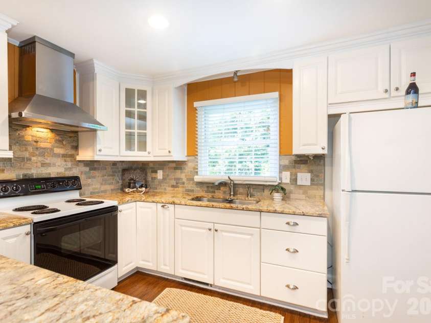 5100 Kimwood Place, Charlotte, NC 28205.  MLS# CAR4385698, YatesRealty ID 26044. 
