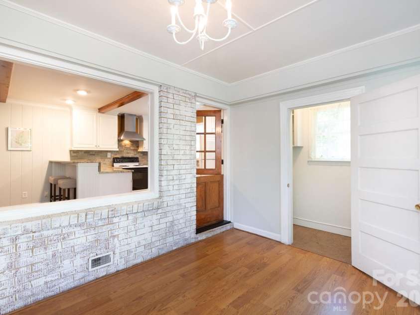 5100 Kimwood Place, Charlotte, NC 28205.  MLS# CAR4385698, YatesRealty ID 26044. 
