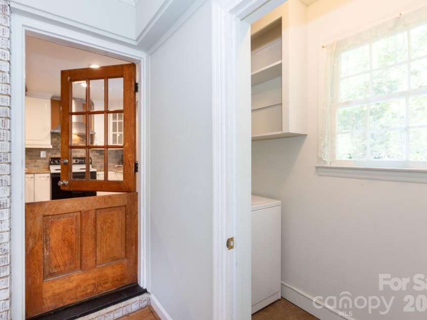 5100 Kimwood Place, Charlotte, NC 28205.  MLS# CAR4385698, YatesRealty ID 26044. 