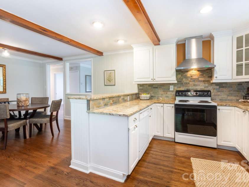 5100 Kimwood Place, Charlotte, NC 28205.  MLS# CAR4385698, YatesRealty ID 26044. 