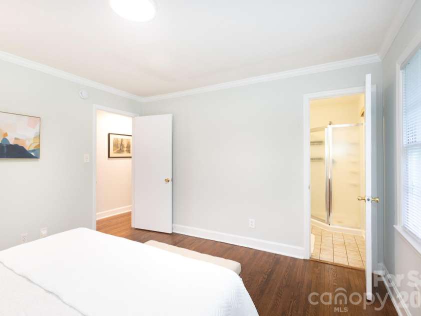 5100 Kimwood Place, Charlotte, NC 28205.  MLS# CAR4385698, YatesRealty ID 26044. 