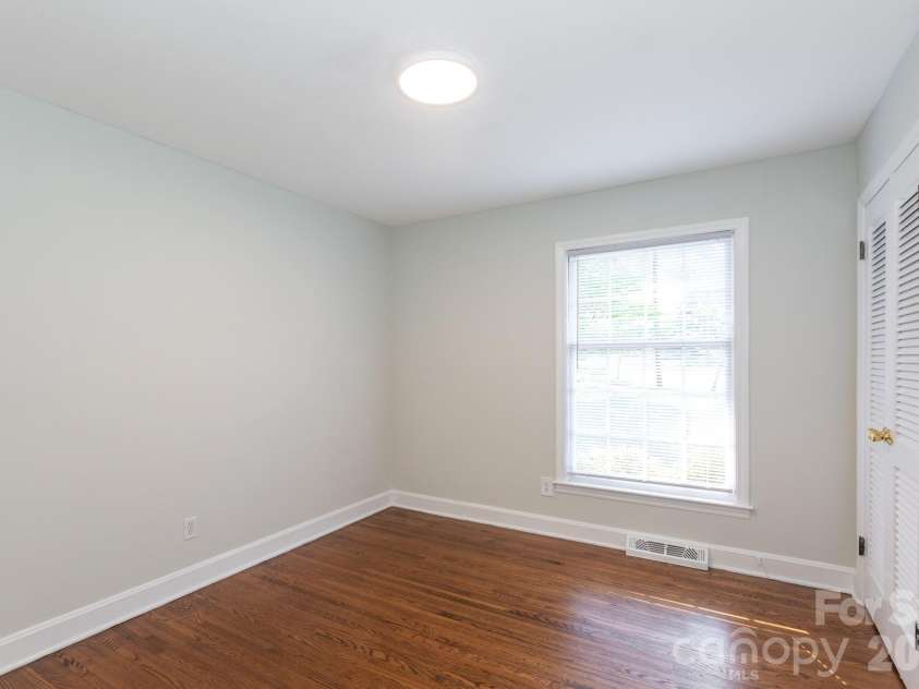 5100 Kimwood Place, Charlotte, NC 28205.  MLS# CAR4385698, YatesRealty ID 26044. 