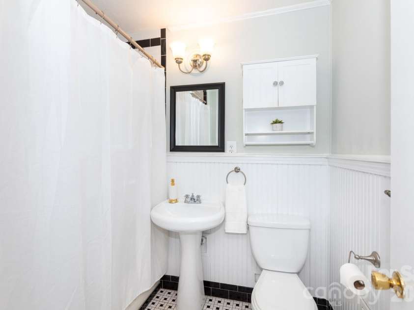 5100 Kimwood Place, Charlotte, NC 28205.  MLS# CAR4385698, YatesRealty ID 26044. 