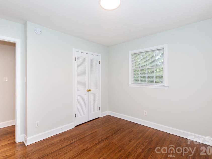 5100 Kimwood Place, Charlotte, NC 28205.  MLS# CAR4385698, YatesRealty ID 26044. 